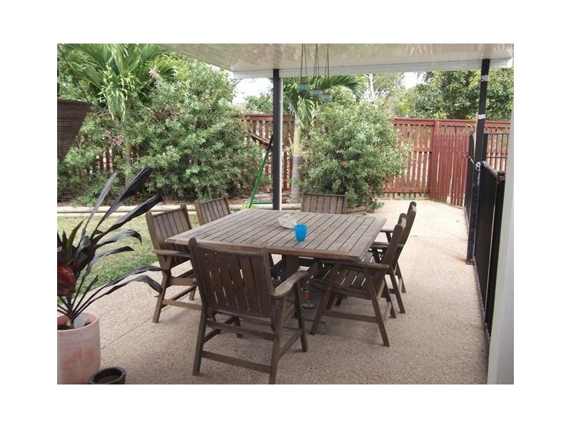 27 Anchorage Cct, Bushland Beach QLD 4818