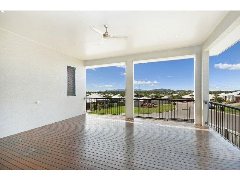 22 Shutehaven Circuit, Bushland Beach QLD 4818