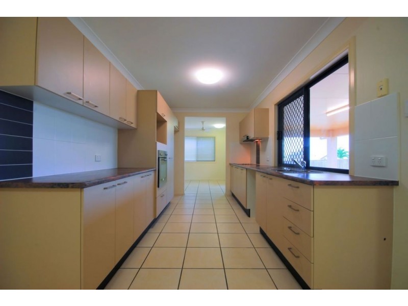 7 Genesta Court, Bushland Beach QLD 4818