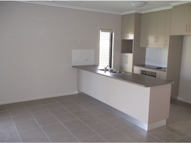 11 Glendower Street, Bushland Beach QLD 4818