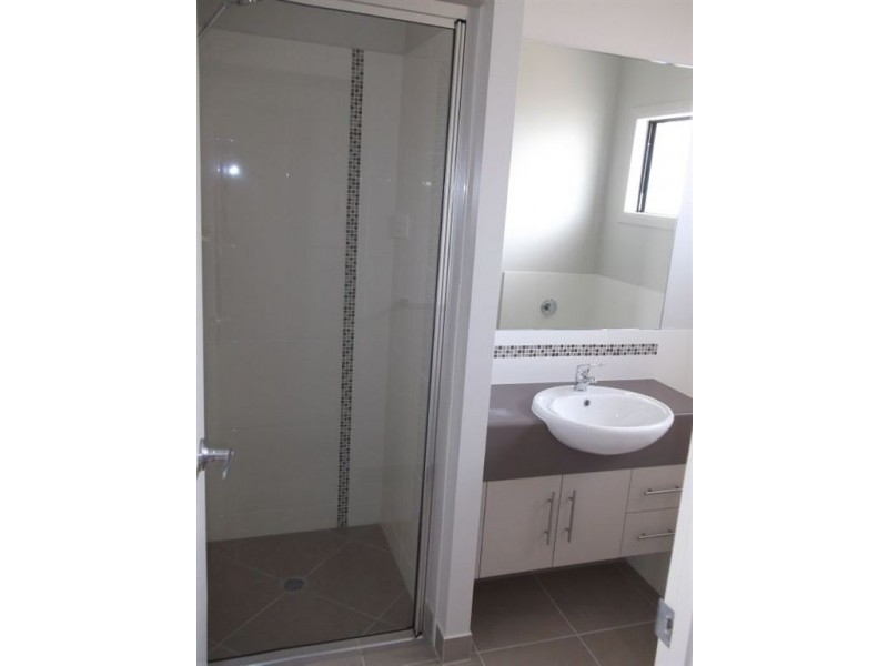 11 Glendower Street, Bushland Beach QLD 4818