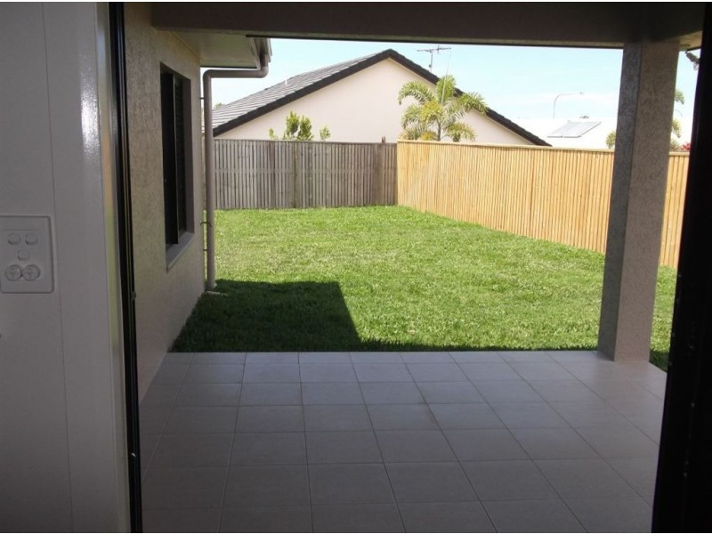 11 Glendower Street, Bushland Beach QLD 4818