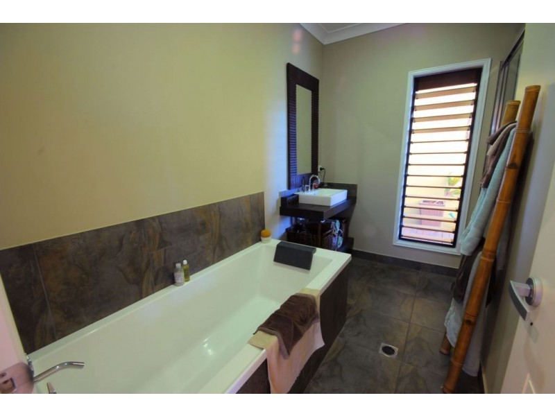 3 Eshelby Street, Bushland Beach QLD 4818