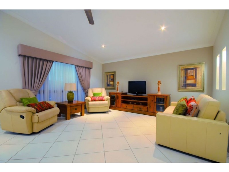 35 Mendi Drive, Bushland Beach QLD 4818