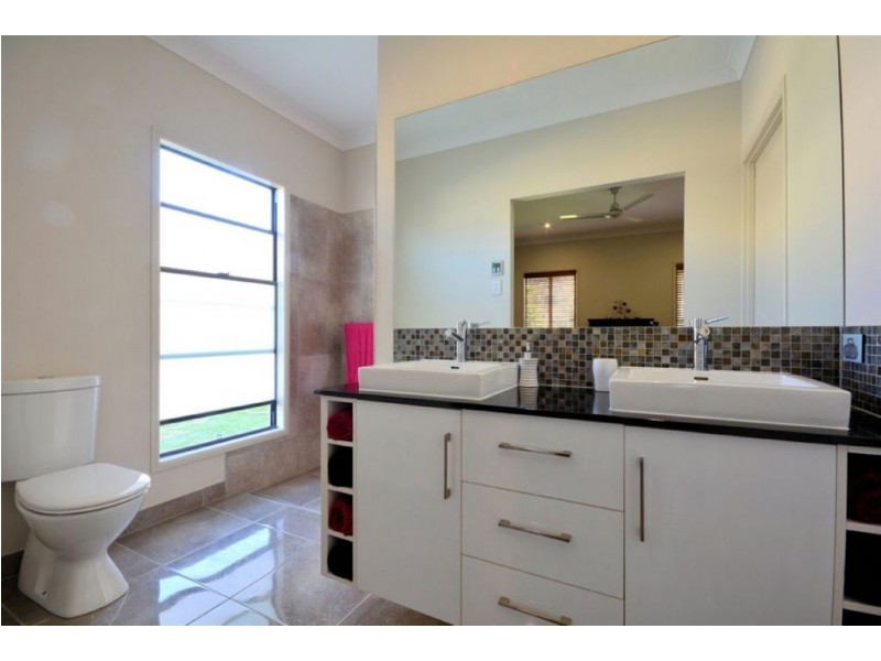 20 Currawinya Court, Bushland Beach QLD 4818