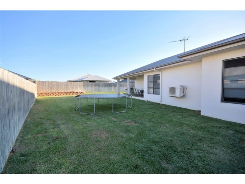 20 Currawinya Court, Bushland Beach QLD 4818