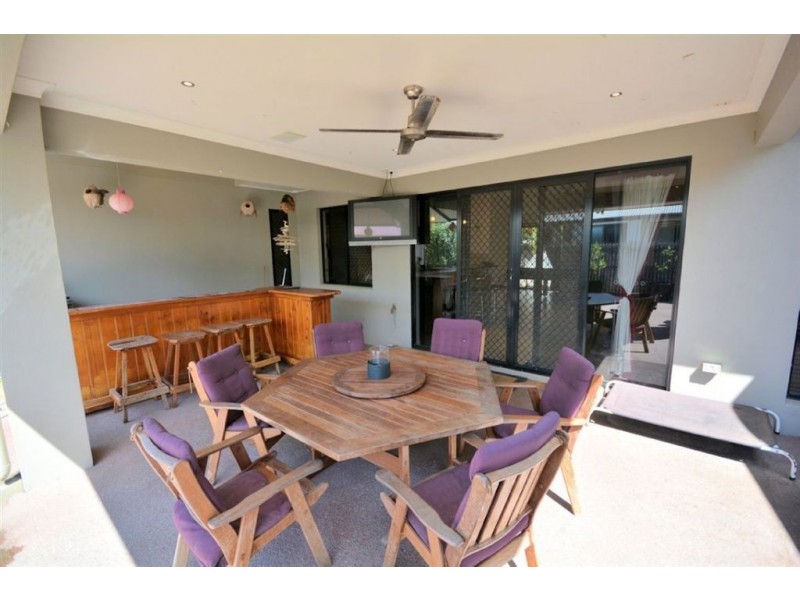 22 Greentree Circuit, Bushland Beach QLD 4818