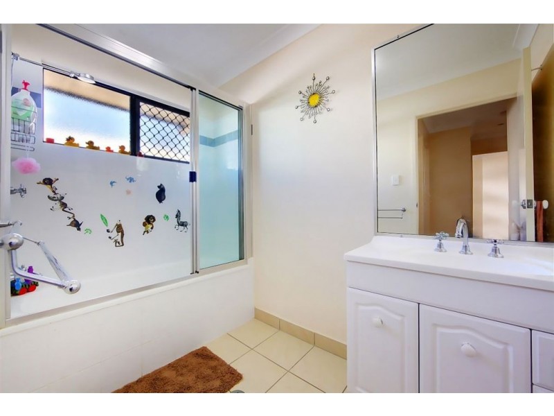 4 Eton Court, Burdell QLD 4818