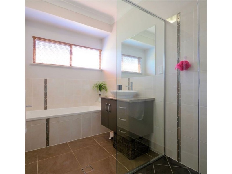 64 Shutehaven Circuit, Bushland Beach QLD 4818