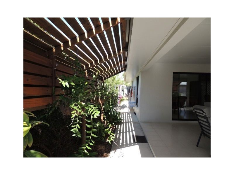 2 Dungurra Place, Bushland Beach QLD 4818