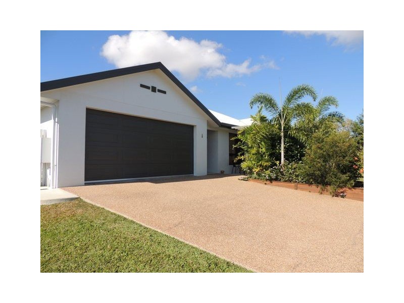 2 Dungurra Place, Bushland Beach QLD 4818