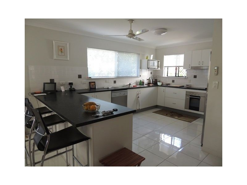 2 Dungurra Place, Bushland Beach QLD 4818