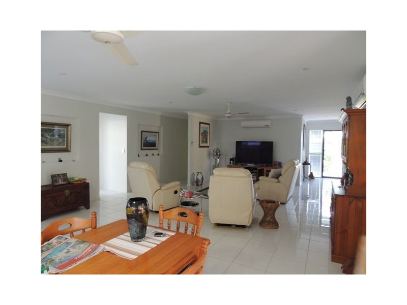 2 Dungurra Place, Bushland Beach QLD 4818