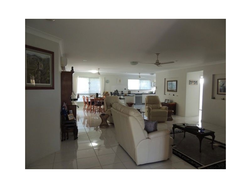 2 Dungurra Place, Bushland Beach QLD 4818
