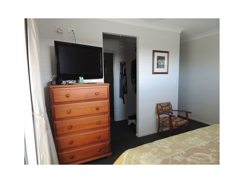 2 Dungurra Place, Bushland Beach QLD 4818
