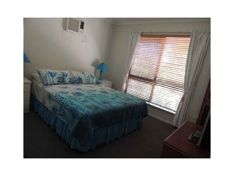 2 Dungurra Place, Bushland Beach QLD 4818