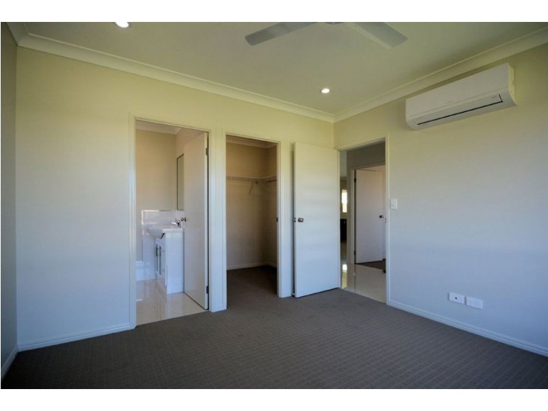 62 Shoalmarra Drive, Mount Low QLD 4818