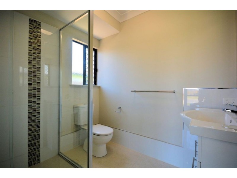 62 Shoalmarra Drive, Mount Low QLD 4818