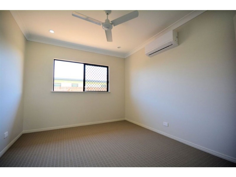 62 Shoalmarra Drive, Mount Low QLD 4818