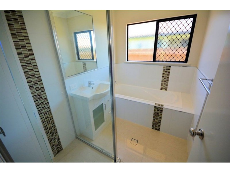 62 Shoalmarra Drive, Mount Low QLD 4818