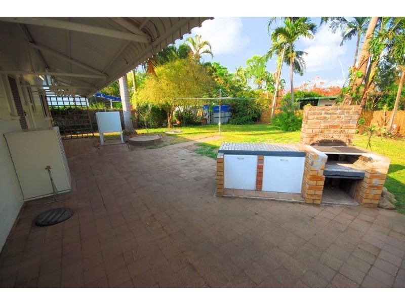 5 Esplanade, Balgal Beach QLD 4816