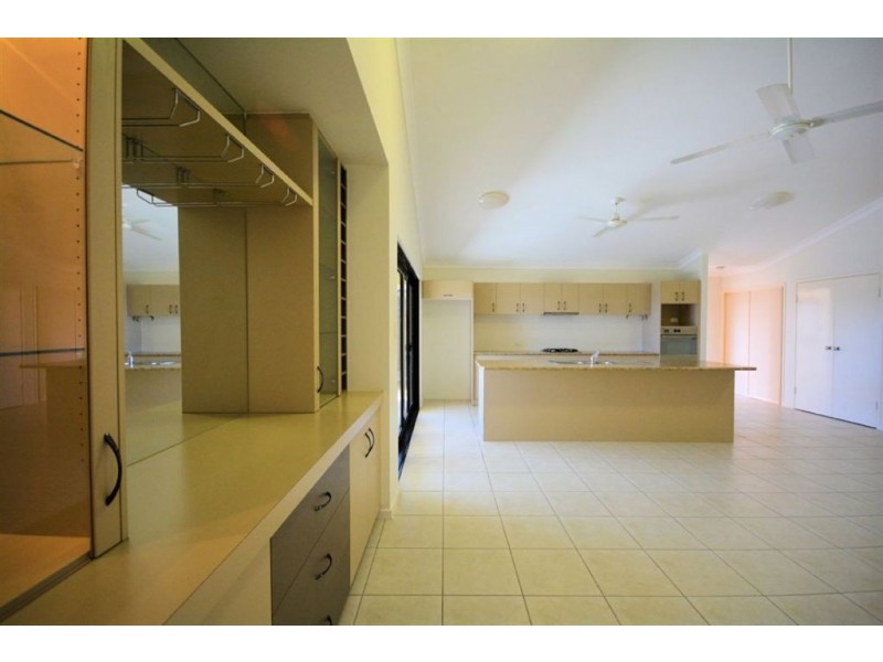 7 Shutehaven Circuit, Bushland Beach QLD 4818