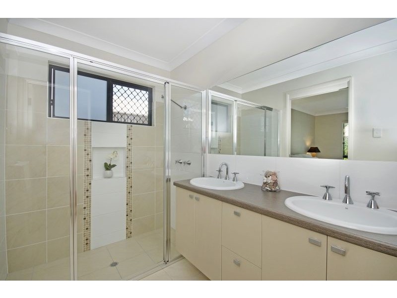 69 Bilbao Place, Bushland Beach QLD 4818