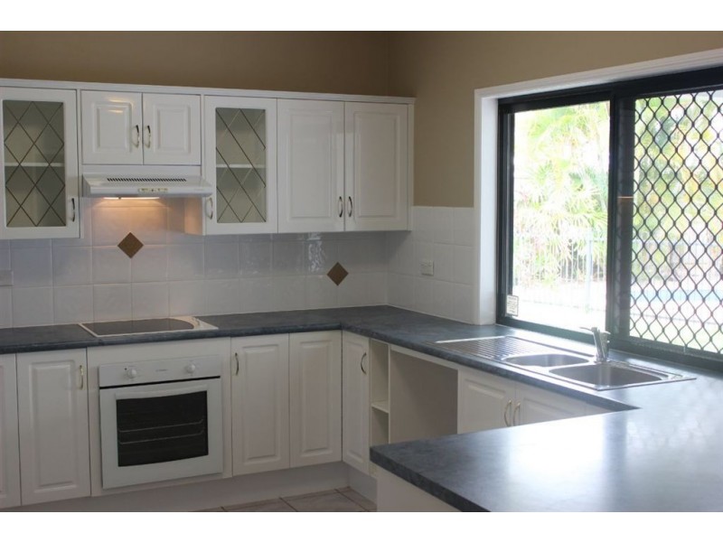 16 Seabrook Circuit, Bushland Beach QLD 4818