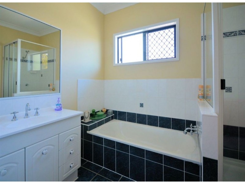 16 Seabrook Circuit, Bushland Beach QLD 4818