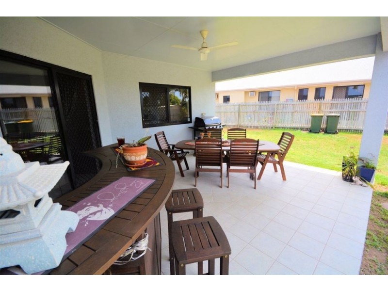 16 Seabrook Circuit, Bushland Beach QLD 4818