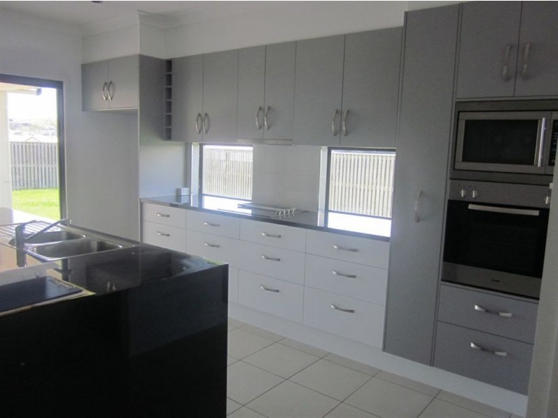 15 Channel Street, Bushland Beach QLD 4818