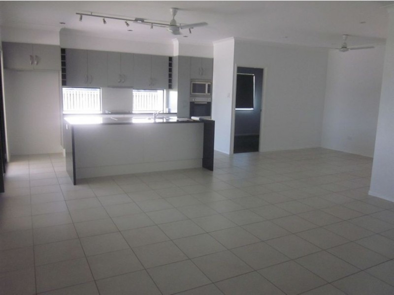 15 Channel Street, Bushland Beach QLD 4818