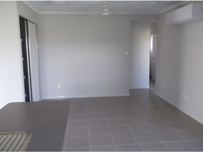 11 Glendower Street, Bushland Beach QLD 4818