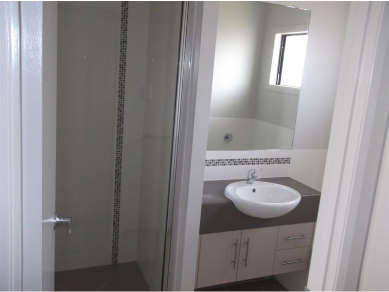 11 Glendower Street, Bushland Beach QLD 4818