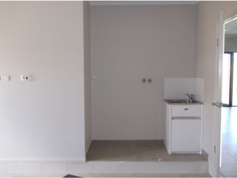 11 Glendower Street, Bushland Beach QLD 4818