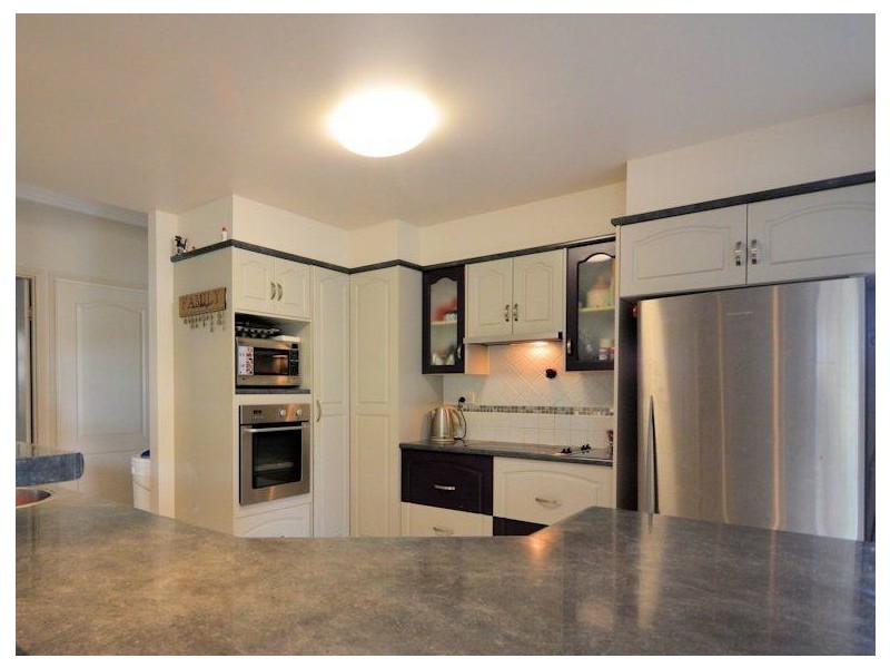 9 Marita Court, Bushland Beach QLD 4818