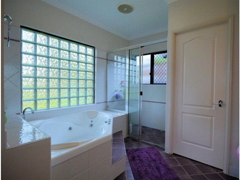 9 Marita Court, Bushland Beach QLD 4818