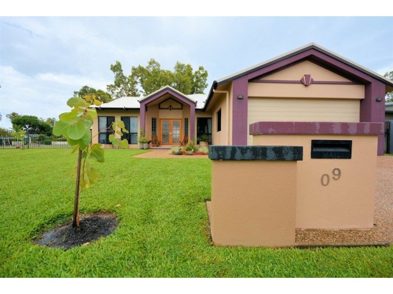 9 Marita Court, Bushland Beach QLD 4818