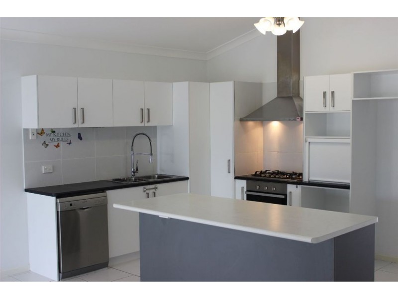 22 Hillock Crescent, Bushland Beach QLD 4818