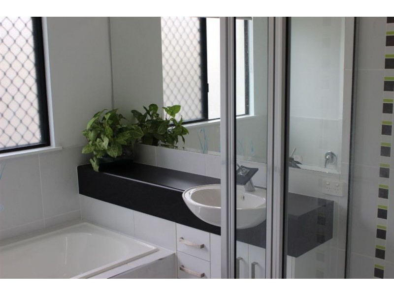 22 Hillock Crescent, Bushland Beach QLD 4818