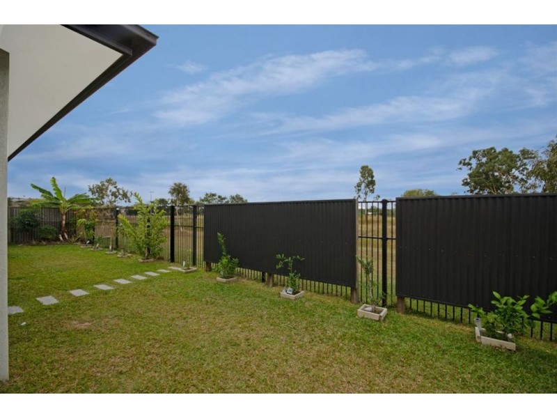 22 Hillock Crescent, Bushland Beach QLD 4818