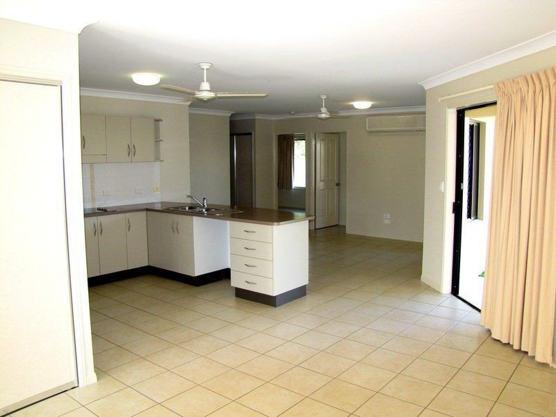 11 Coolaree Drive, Bushland Beach QLD 4818