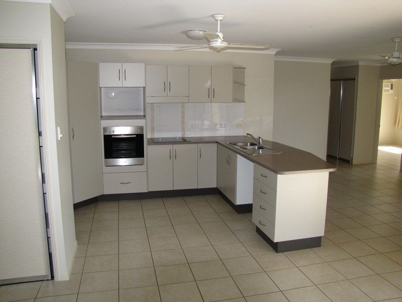 11 Coolaree Drive, Bushland Beach QLD 4818