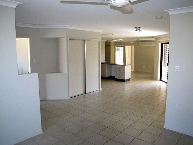 11 Coolaree Drive, Bushland Beach QLD 4818