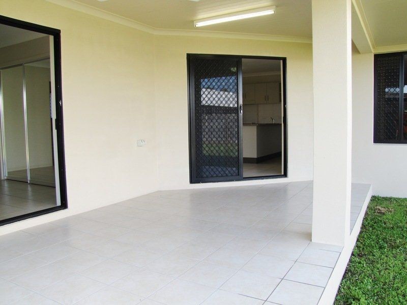 11 Coolaree Drive, Bushland Beach QLD 4818