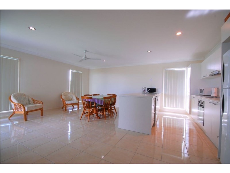 48 Beach Oak Avenue, Mount Low QLD 4818