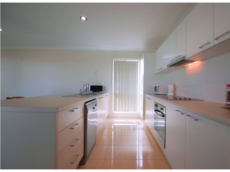 48 Beach Oak Avenue, Mount Low QLD 4818