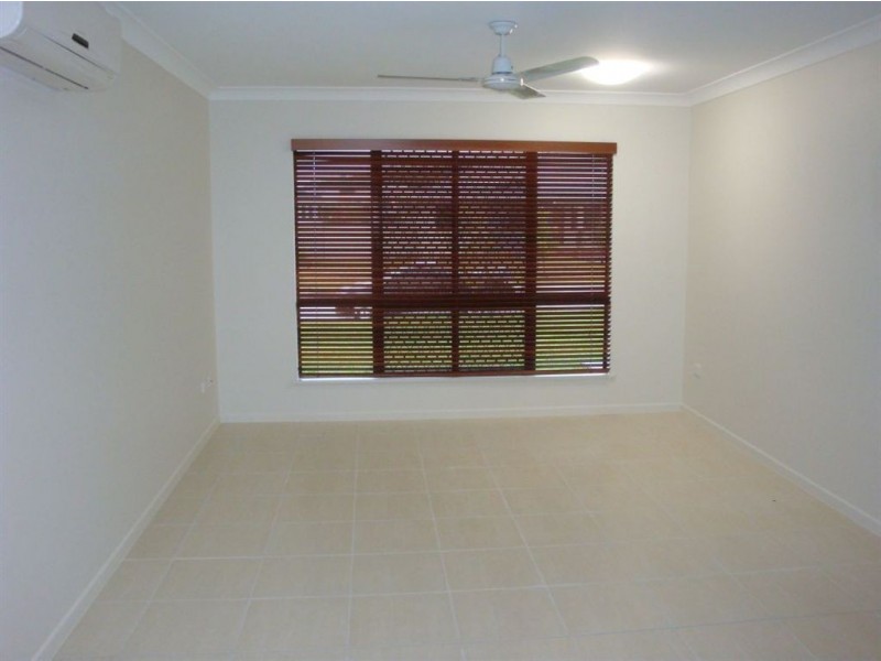 7 Rattray Street, Bushland Beach QLD 4818