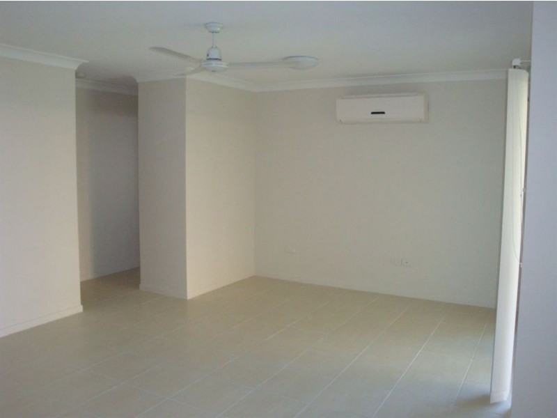 7 Rattray Street, Bushland Beach QLD 4818