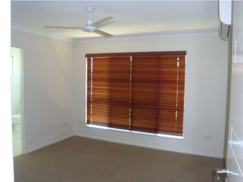 7 Rattray Street, Bushland Beach QLD 4818